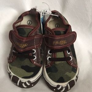 🦋 Frisky Shoes Camo